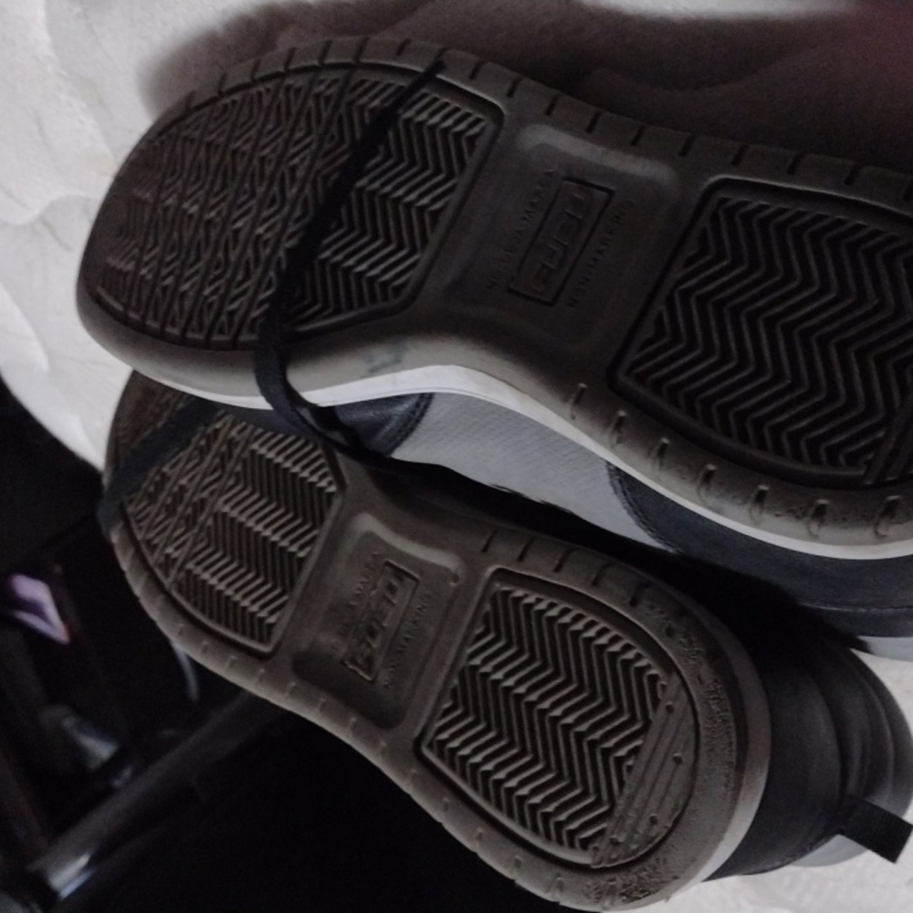 Shoes - Picture 4 of 4